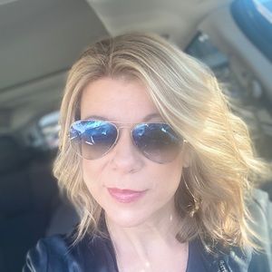 Meet your Posher, Cari